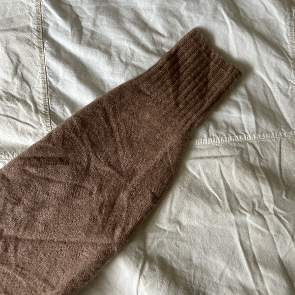 EUC Everlane The Cozy-Stretch Pullover - Picture 2 of 7